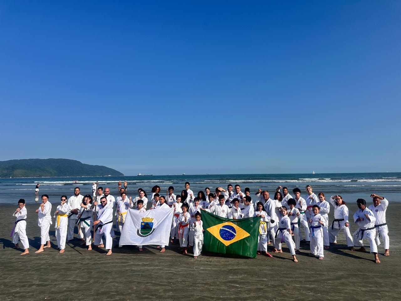Treino Especial na Praia - Dia do Karate